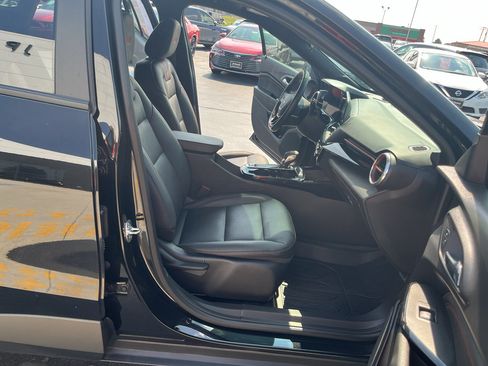 Used 2025 Chevrolet Trax RS FWD image 41