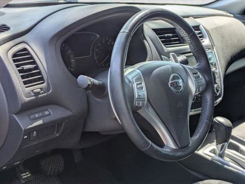Used 2016 Nissan Altima 2.5 SR image 3