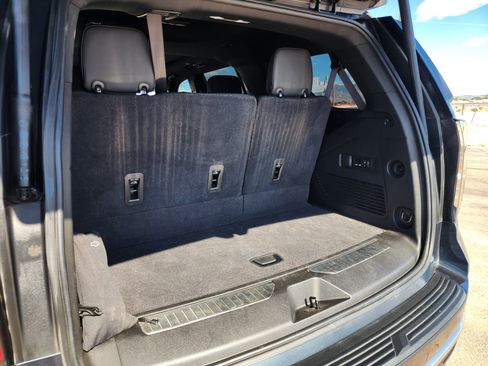Used 2021 Chevrolet Tahoe High Country w/ Premium Package RWD image 18