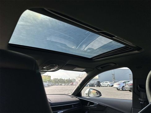 Used 2021 Audi S4 Premium Plus w/ Premium Plus Package image 13