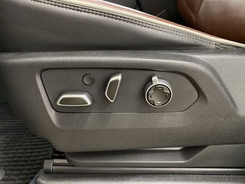 Used 2024 GMC Yukon Denali Ultimate image 15