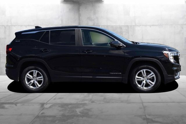 Used 2024 GMC Terrain SLE AWD/4WD image 5