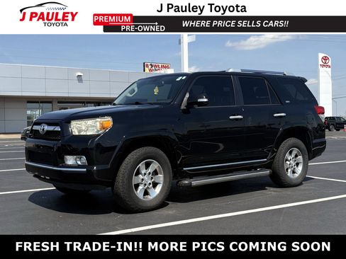 Used 2011 Toyota 4Runner SR5 w/ Convenience Pkg image 1