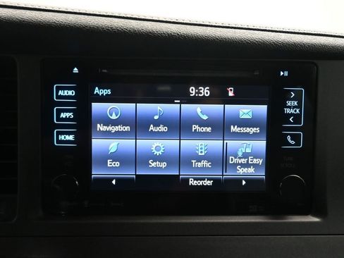 Used 2016 Toyota Sienna SE Premium w/ Protection Package FWD image 17