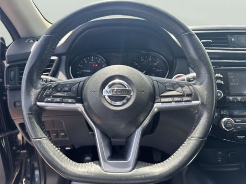 Used 2017 Nissan Rogue SV AWD/4WD image 14