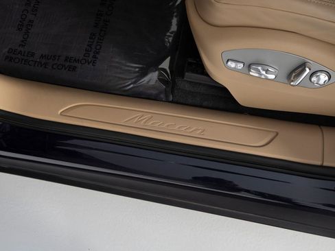 Certified 2023 Porsche Macan image 22