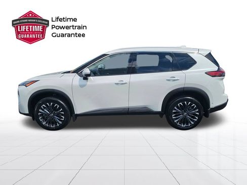 Used 2025 Nissan Rogue SL w/ Tech Package FWD image 2