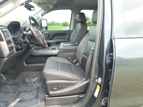 Used 2018 GMC Sierra 2500 SLT w/ Duramax Plus Package AWD/4WD image 11