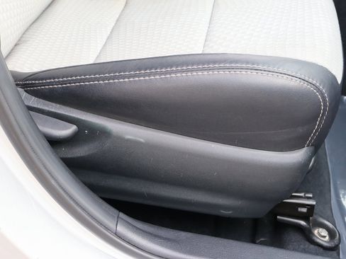 Used 2013 Toyota Camry SE image 10