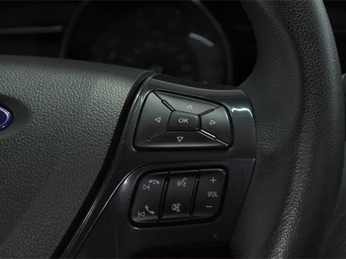 Used 2019 Ford Explorer XLT image 23