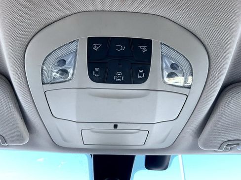 Used 2019 Chrysler Pacifica Touring-L Plus FWD image 16