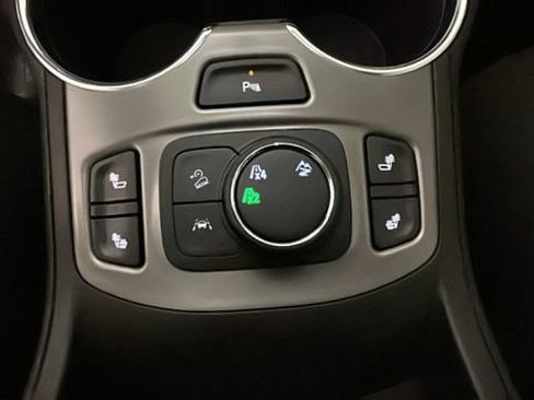 Used 2024 GMC Terrain AT4 w/ Infotainment Package II AWD/4WD image 21