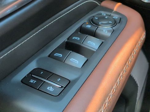 Used 2023 GMC Yukon Denali Ultimate AWD/4WD image 26
