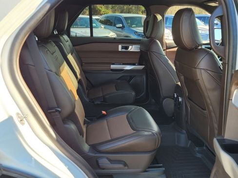 Used 2024 Ford Explorer King Ranch w/ Technology Package RWD image 15