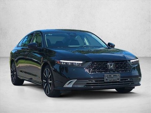 Used 2024 Honda Accord Touring image 3