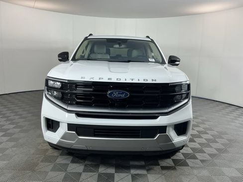 Used 2025 Ford Expedition Max Platinum AWD/4WD image 2