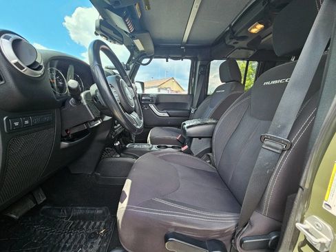 Used 2015 Jeep Wrangler Unlimited Rubicon w/ Connectivity Group AWD/4WD image 9