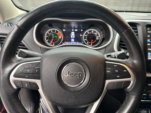 Used 2018 Jeep Cherokee Trailhawk w/ Cold Weather Group AWD/4WD image 7