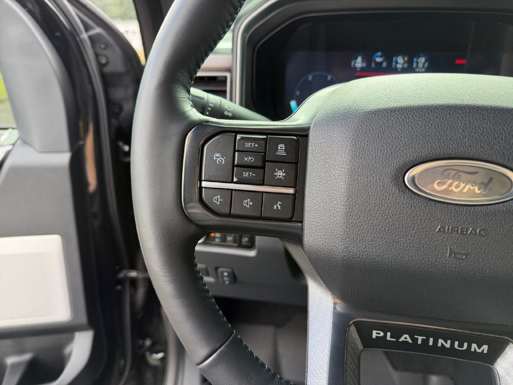 Used 2025 Ford F350 Platinum w/ FX4 Off-Road Package AWD/4WD image 15