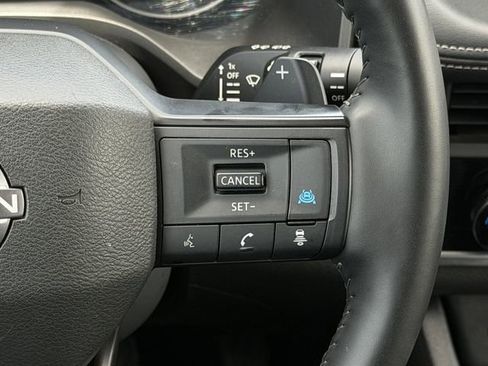 Used 2025 Nissan Rogue SV FWD image 14