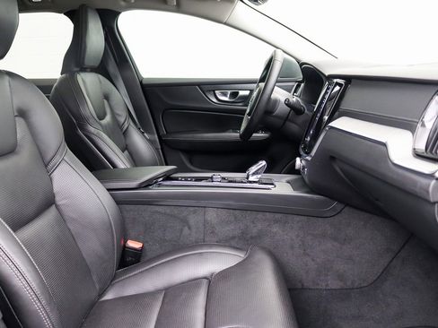 Used 2025 Volvo V60 B5 Cross Country Ultra w/ Protection Package Premier AWD/4WD image 20
