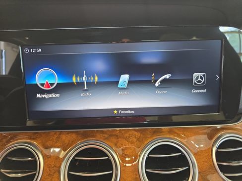 Used 2018 Mercedes-Benz E 300 image 26