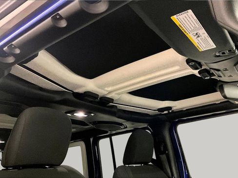 Used 2018 Jeep Wrangler Unlimited Sport S AWD/4WD image 28