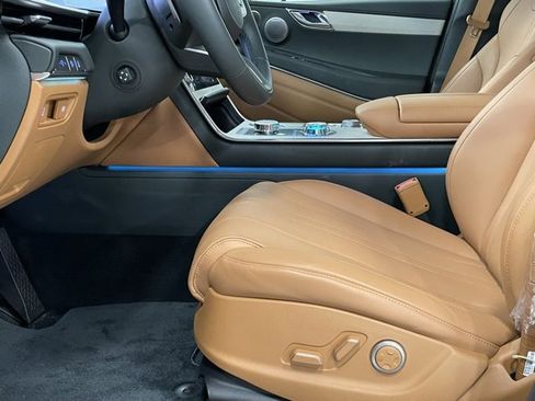 New 2025 Genesis GV80 2.5T Advanced image 11