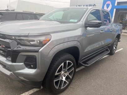 Used 2024 Chevrolet Colorado Z71 w/ Z71 Convenience Package 2