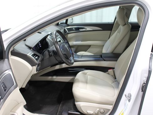 Used 2017 Lincoln MKZ Premiere image 3