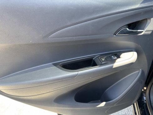 Used 2019 Chevrolet Bolt Premier w/ Infotainment Package FWD image 9