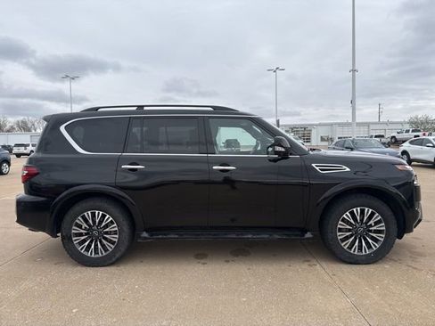 Used 2023 Nissan Armada SL w/ Midnight Edition Package image 2