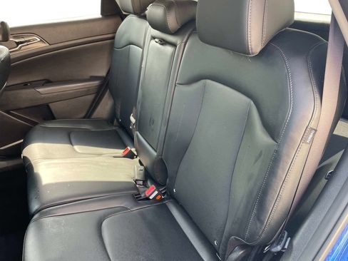 Used 2025 Kia Sportage EX FWD image 11