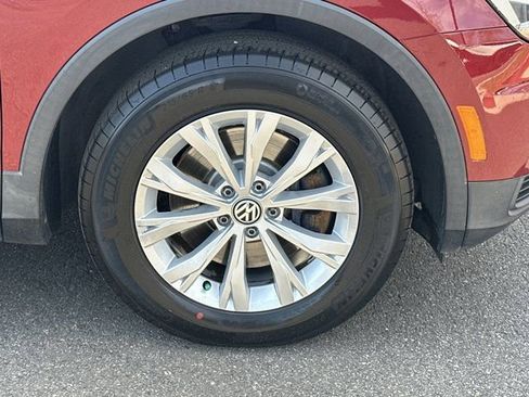 Used 2018 Volkswagen Tiguan SE image 16