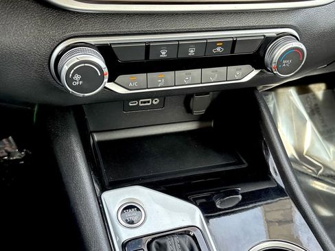 Used 2024 Nissan Altima 2.5 SV image 27