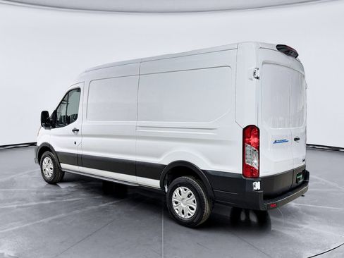 Used 2023 Ford E-Transit Medium Roof image 2