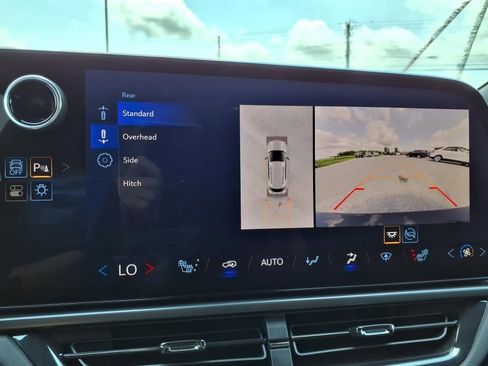 Used 2024 Chevrolet Equinox EV RS FWD image 17