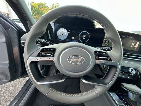 Used 2025 Hyundai Elantra SEL image 25