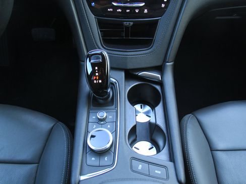 Used 2021 Cadillac XT5 Premium Luxury image 17