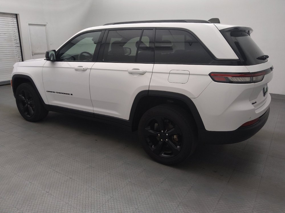 Used 2023 Jeep Grand Cherokee Altitude AWD/4WD image 3