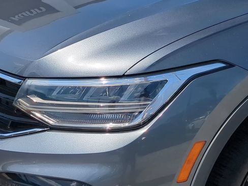 Used 2023 Volkswagen Tiguan SE R-Line FWD image 8