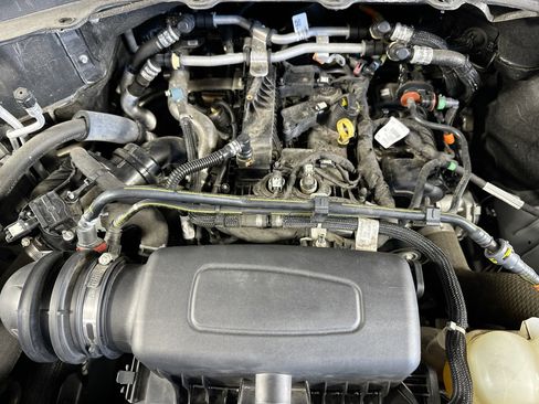 Used 2021 Ford Explorer XLT image 30