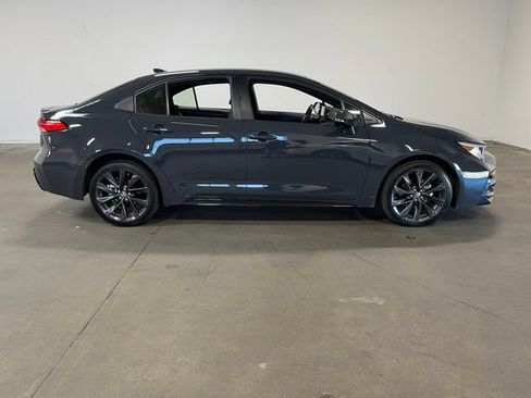 Used 2025 Toyota Corolla SE FWD image 2