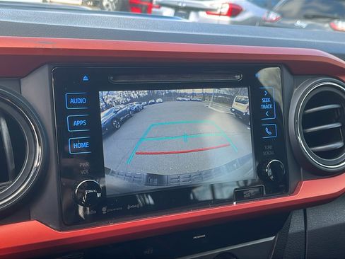 Used 2017 Toyota Tacoma TRD Sport image 18