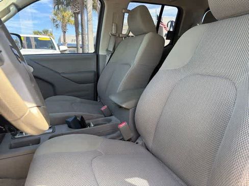 Used 2016 Nissan Frontier SV w/ Moonroof Package RWD image 26