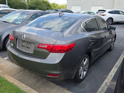 Used 2013 Acura ILX w/ Technology Package FWD image 9