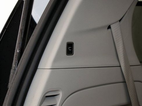 Used 2017 Chrysler Pacifica Touring-L image 27