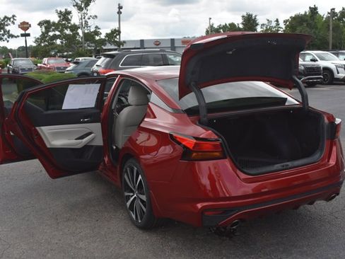 Used 2020 Nissan Altima 2.5 Platinum FWD image 17