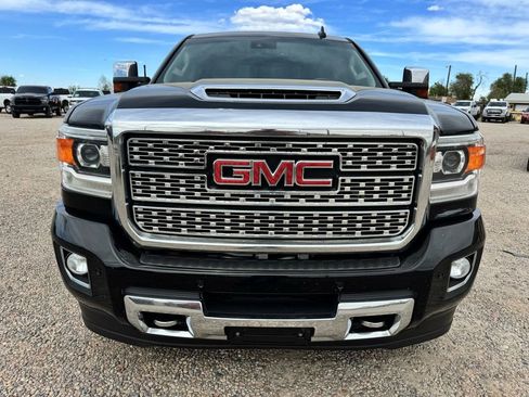 Used 2019 GMC Sierra 2500 Denali w/ Duramax Plus Package AWD/4WD image 3