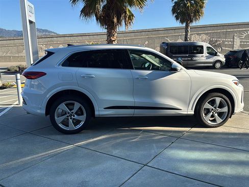 Used 2025 Audi Q5 Premium Plus w/ Premium Plus image 5